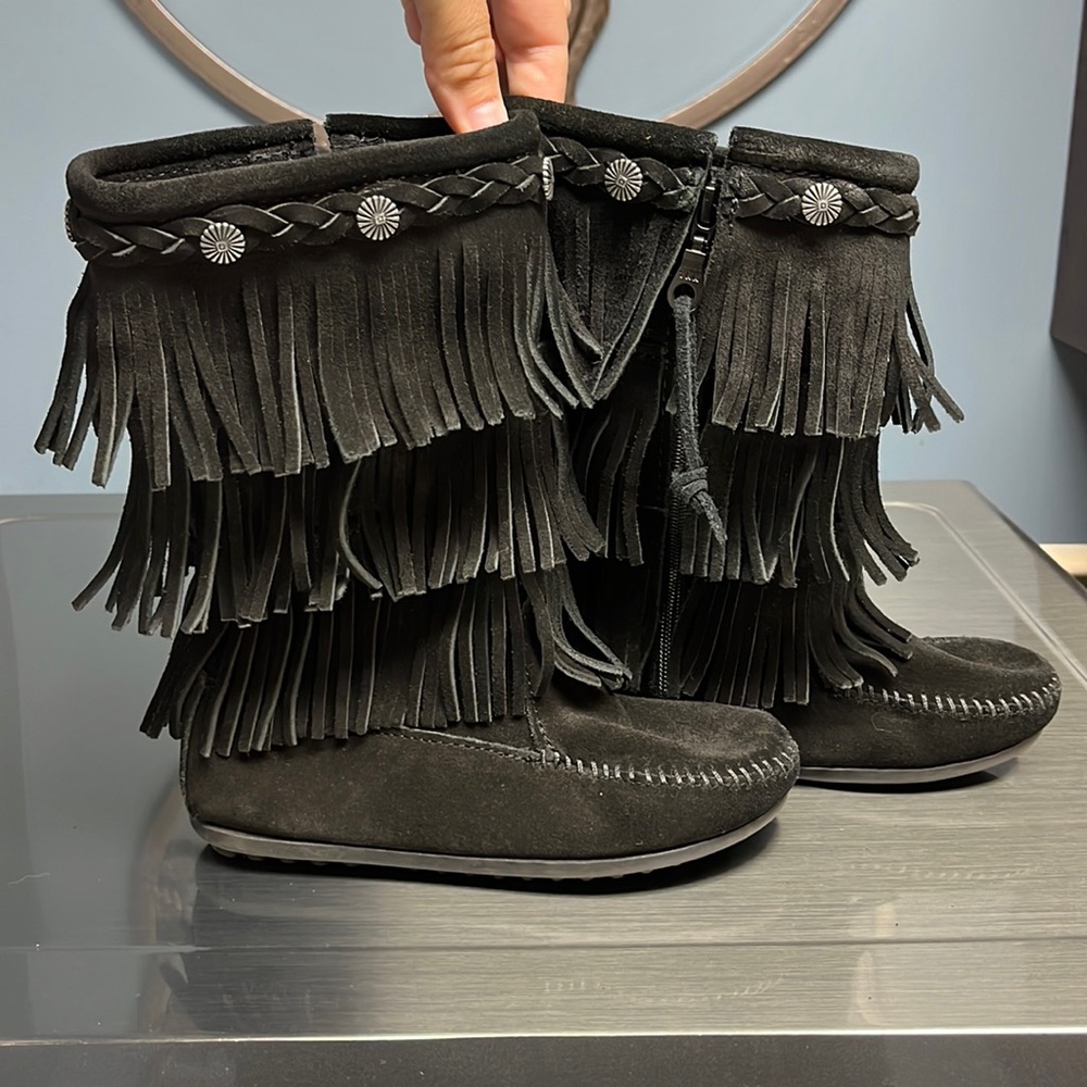 Black Minnetonka boots size 2